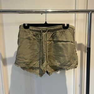 Bella Dahl Olive Green Women Cargo Shorts